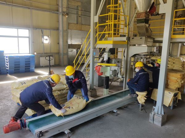 3.14日，制氣車間廣泛開展勞動(dòng)競賽，硫磺造粒工作圖.jpg